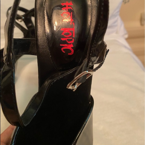 Hot Topic Cherry shoes size 10 - Picture 5 of 15